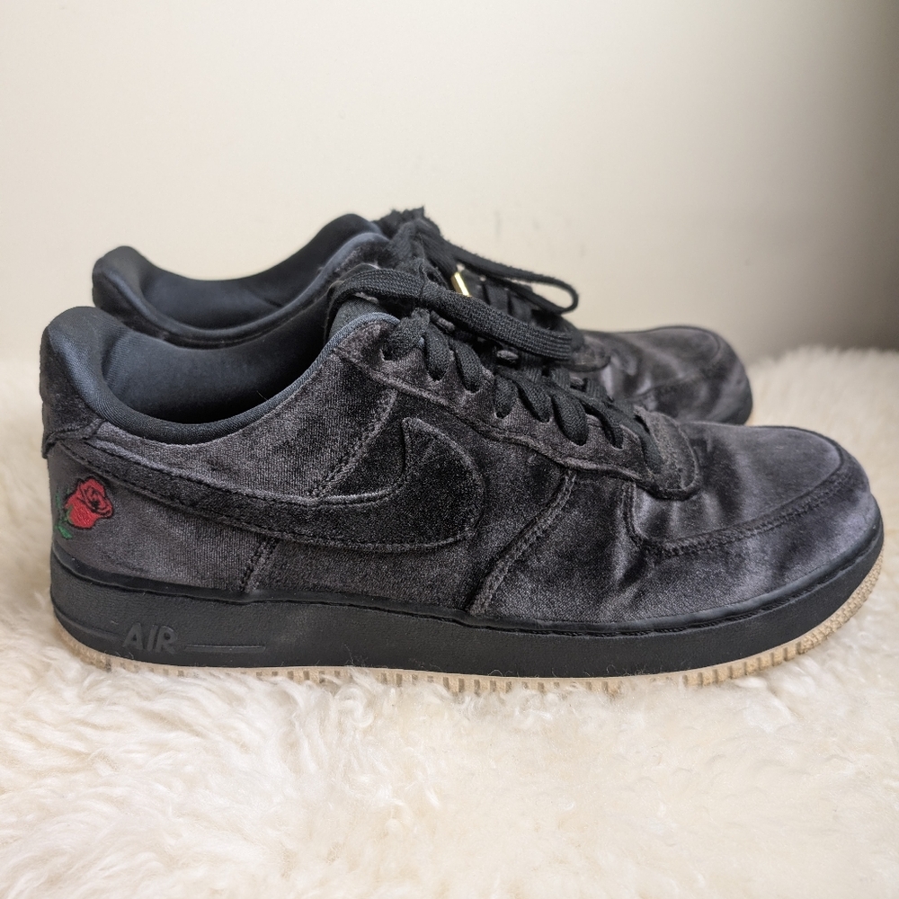 NIKE AIR FORCE 1QS VELVET ROSE SIZE 9.5